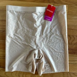 SPANX NWT Thinstincts 2.0 Girl Short